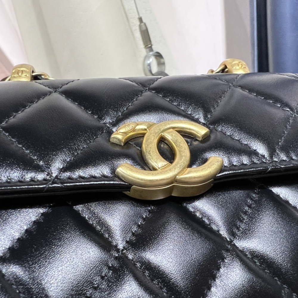 [CHANEL] 샤넬 로고 숄더 여성 지갑 9.5 x 12.5 x 3.5 cm