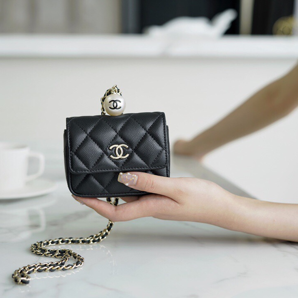 [CHANEL] 샤넬 블랙 은장로고 숄더 여성 지갑 7 x 10 x 2.5 cm