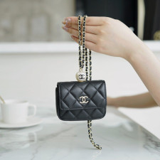 [CHANEL] 샤넬 블랙 은장로고 숄더 여성 지갑 7 x 10 x 2.5 cm