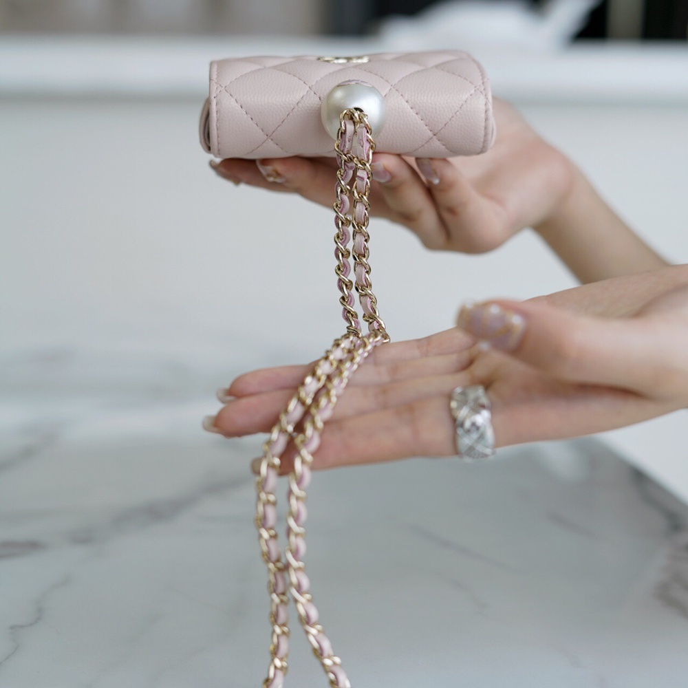 [CHANEL] 샤넬 연핑크 로고 숄더 여성 지갑 7 x 10 x 2.5 cm