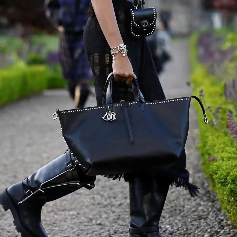 [CHRISTIAN DIOR] 크리스챤 디올 1188 Dior Toujours 뚜주흐  토트백 라지 37 x 20 x 28.5 cm 미듐 28.5 스몰 23 cm