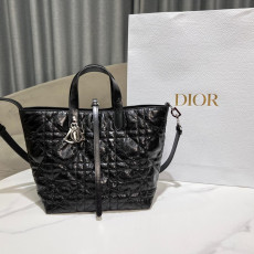 [CHRISTIAN DIOR] 크리스챤 디올 M2836OSNW Dior Toujours 뚜주흐 미디엄 버티컬 토트백 20 x 22 x 18.5 cm