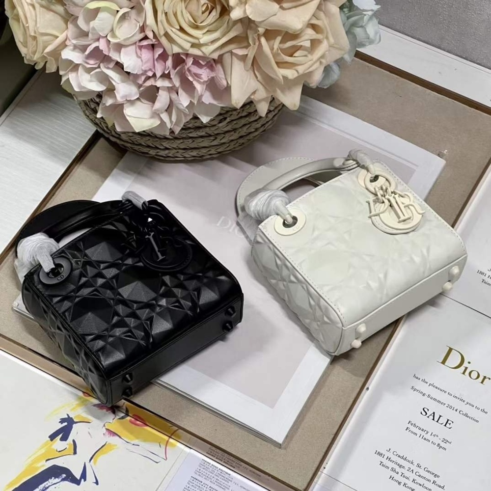 [CHRISTIAN DIOR] 크리스챤 디올 MICRO LADY DIOR BAG Cannage - 디올 마이크로 레이디 미디엄 패이던트 백 까나쥬  17cm