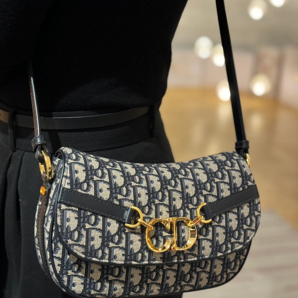 [CHRISTIAN DIOR] 크리스챤 디올 9380 디올 스몰 CD 베사체 Dior Besace 24x15x6 cm