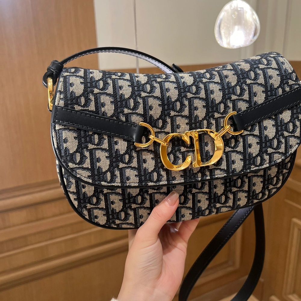 [CHRISTIAN DIOR] 크리스챤 디올 9380 디올 스몰 CD 베사체 Dior Besace 24x15x6 cm