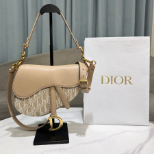 [CHRISTIAN DIOR] 크리스챤 디올 Maria Grazia Chiuri 디올 6815 세들 백 25.5 x 20 x 6.5 cm