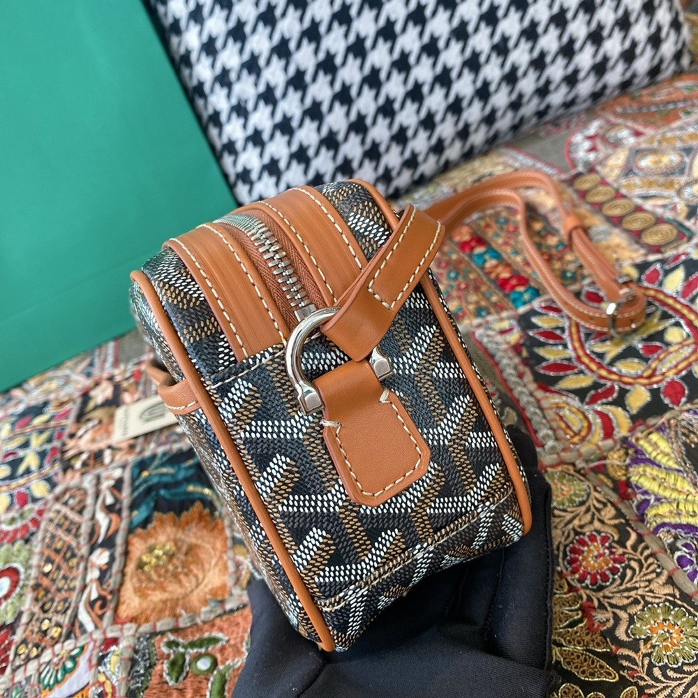 [고야드] Goyard - 고야드 카페르 카메라 크로스 백 Goyard Cap Vert Camera Crossbody Bag 23cm x 13cm x 8cm