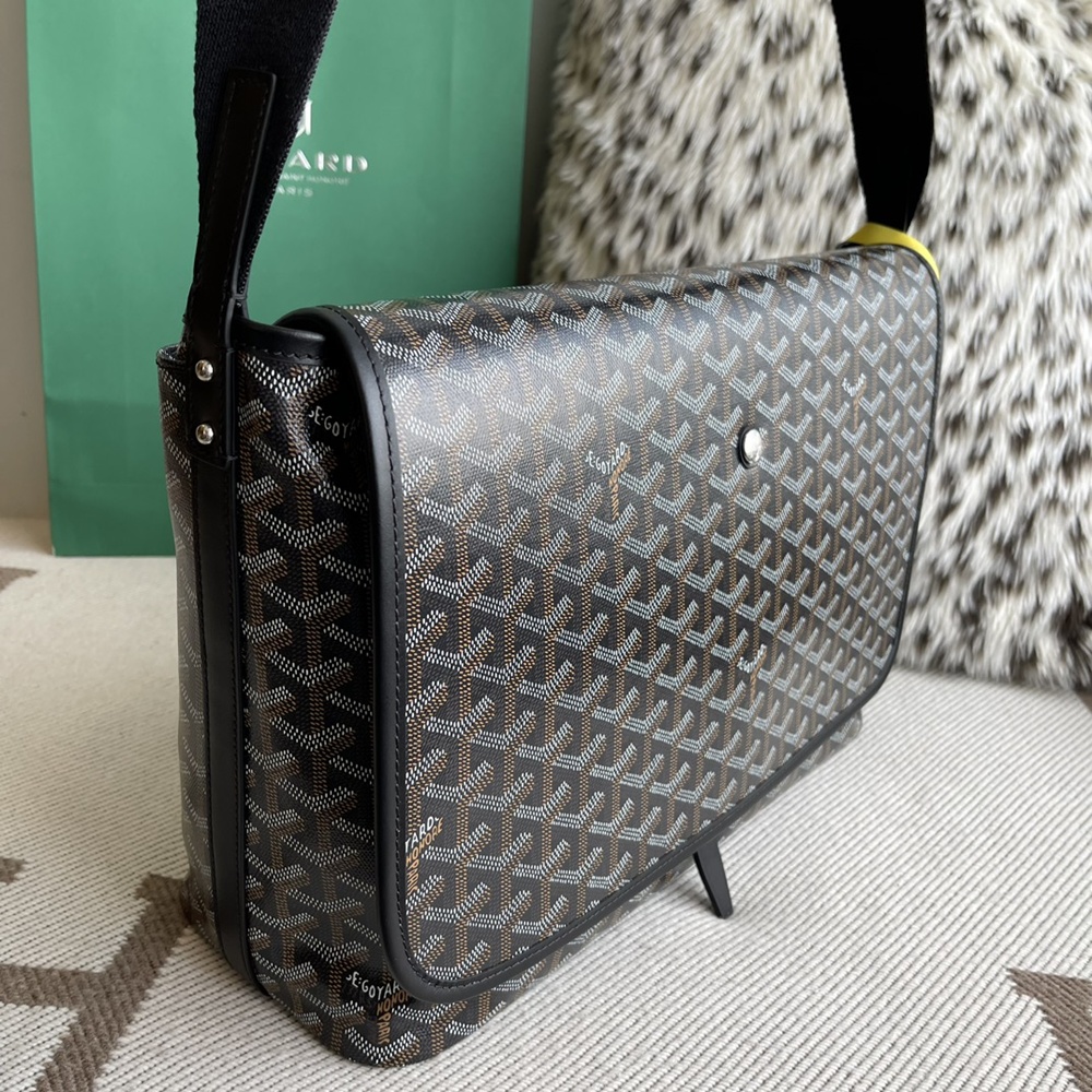 [고야드] Goyard - 고야드 카페티엔 메신저백 GOYARD Capetien Messenger Bag MM 39 cm x 26 cm x 13 cm