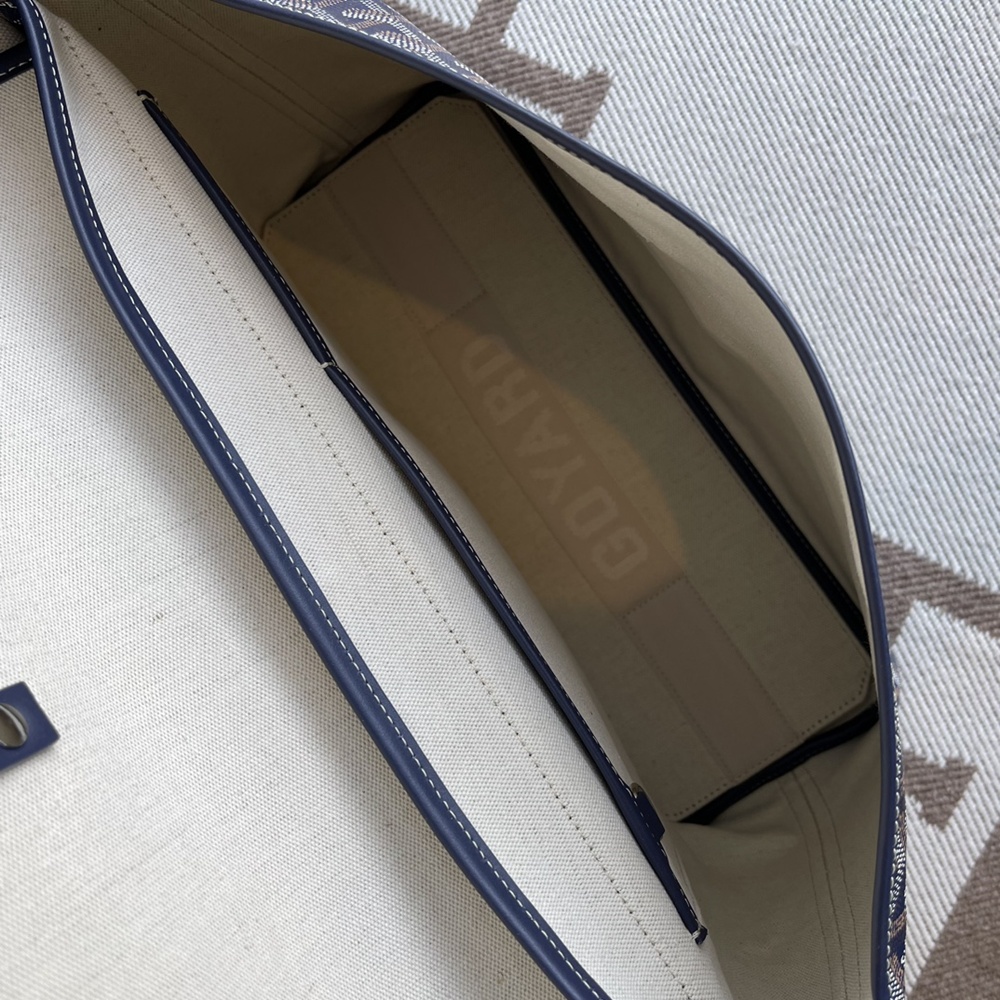 [고야드] Goyard - 고야드 카페티엔 메신저백 GOYARD Capetien Messenger Bag MM 39 cm x 26 cm x 13 cm