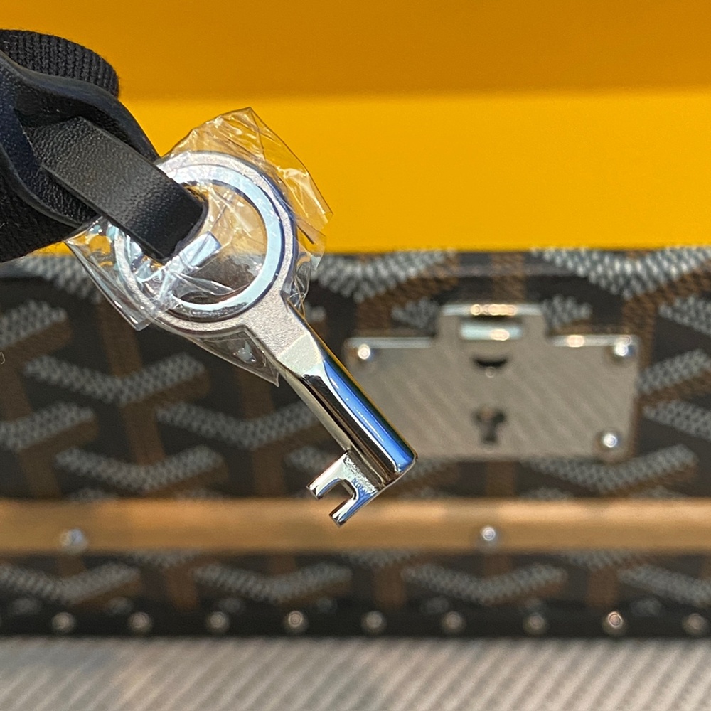 [고야드] Goyard - 고야드 352 COURRIER CASE  Maison Goyard 29.5x14.5x12cm