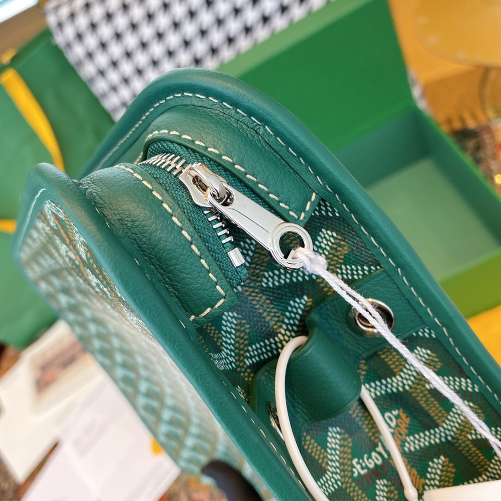 [고야드] Goyard - 고야드 클러치 쥬방스 Goyard Jouvence  MM 25 cm x 18 cm x 7 cm GM 30 x 23 x 7.5cm