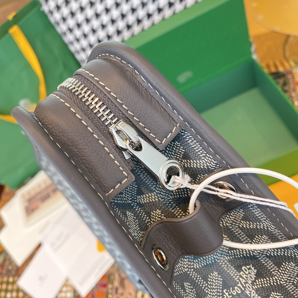 [고야드] Goyard - 고야드 클러치 쥬방스 Goyard Jouvence  MM 25 cm x 18 cm x 7 cm GM 30 x 23 x 7.5cm