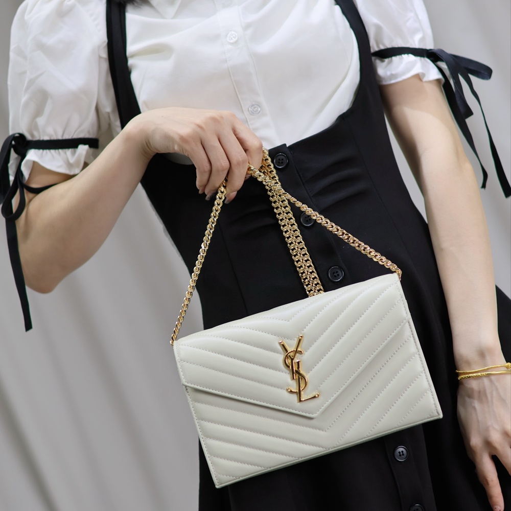 [생로랑] 377828 SAINT LAURENT 생로랑 모노그램 마틀라세 체인 숄더백 22.5x14x4cm