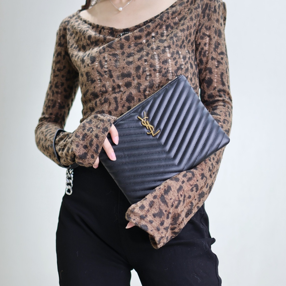 [생로랑] 379039 SAINT LAURENT 생로랑 모노그램 마틀라세 클러치백 24×17.5×1.5cm 30cm 36cm