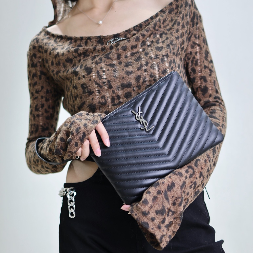 [생로랑] 379039 SAINT LAURENT 생로랑 모노그램 마틀라세 클러치백 24×17.5×1.5cm 30cm 36cm