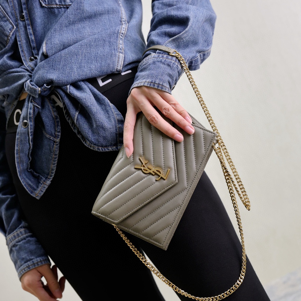 [생로랑] 379039 SAINT LAURENT 생로랑 모노그램 마틀라세 클러치백 24×17.5×1.5cm 30cm 36cm