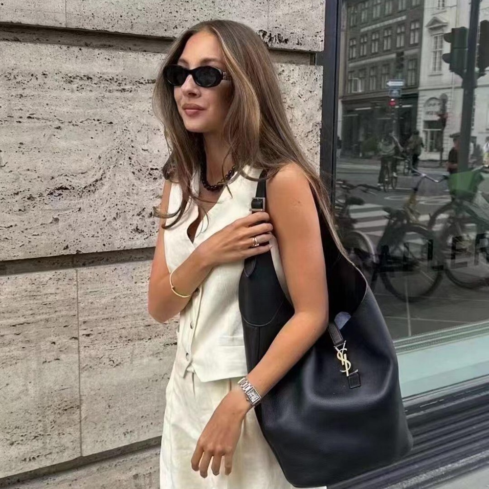 [생로랑] 713938 SAINT LAURENT 생로랑 LE 5 A 7 스몰 숄더백 Small Hobo Bag 23×22×8.5cm 30×35×10cm