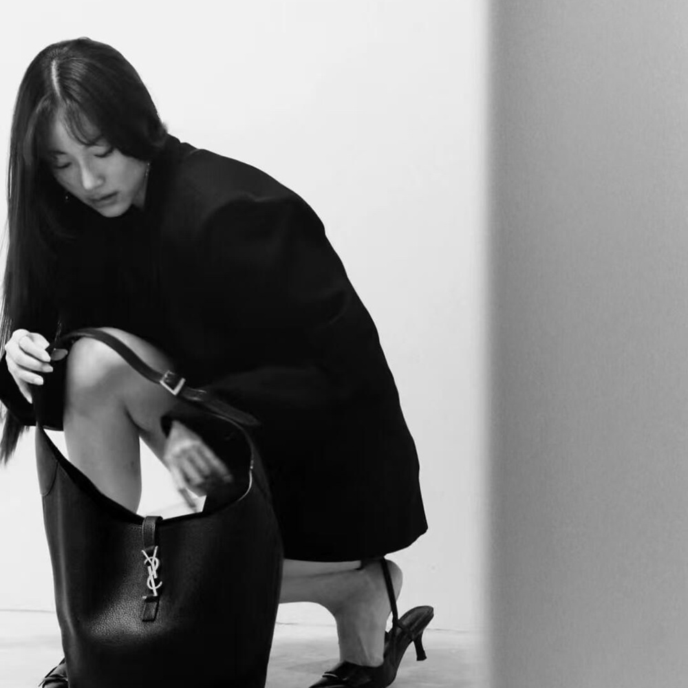 [생로랑] 713938 SAINT LAURENT 생로랑 LE 5 A 7 스몰 숄더백 Small Hobo Bag 23×22×8.5cm 30×35×10cm