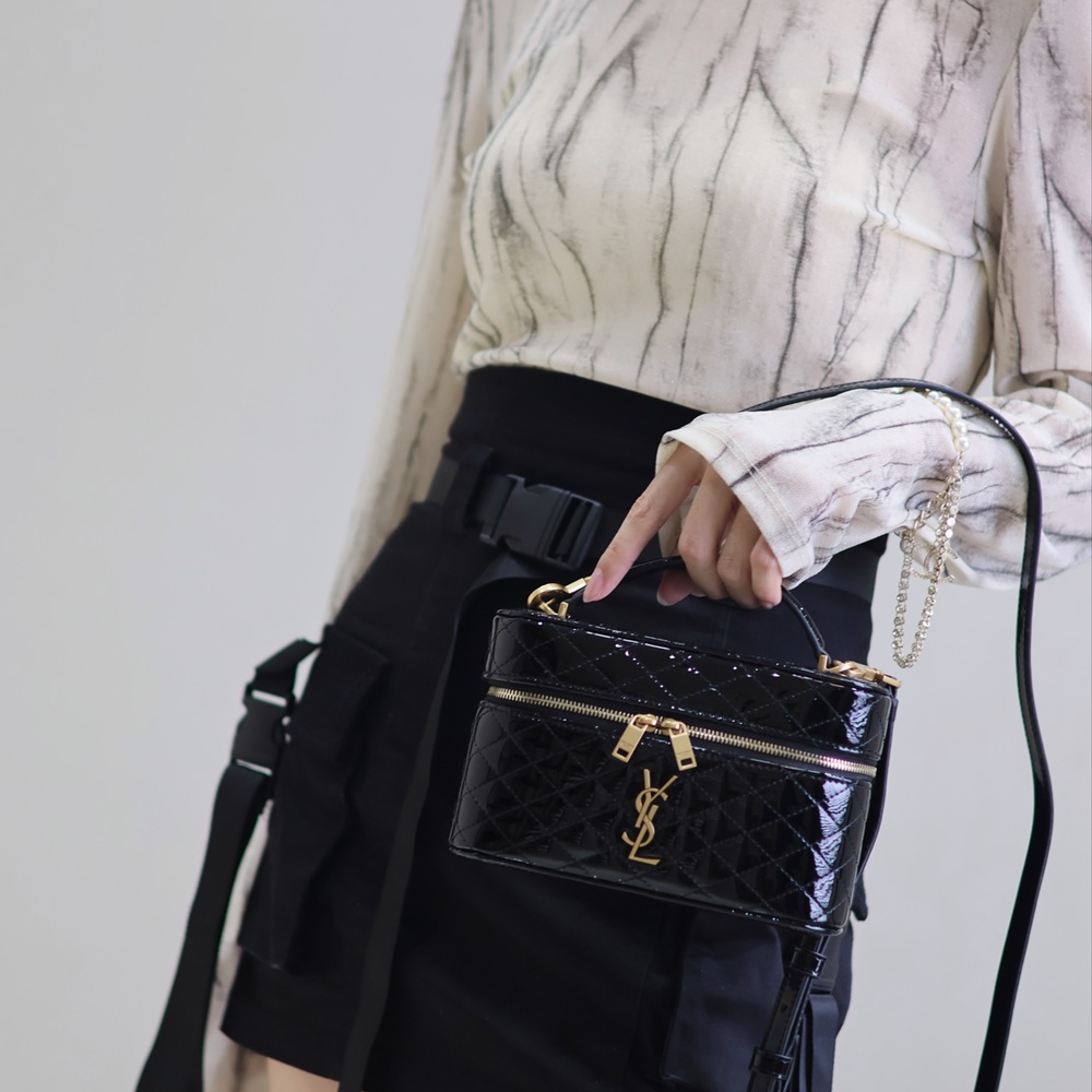 [생로랑] 766731 SAINT LAURENT 생로랑 Gaby 숄더 백 18x11x6cm