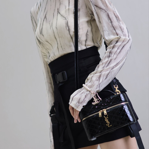 [생로랑] 766731 SAINT LAURENT 생로랑 Gaby 숄더 백 18x11x6cm