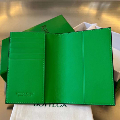 [보테가베네타] BOTTEGA VENATA-여권지갑 사이즈 13.39.5cm