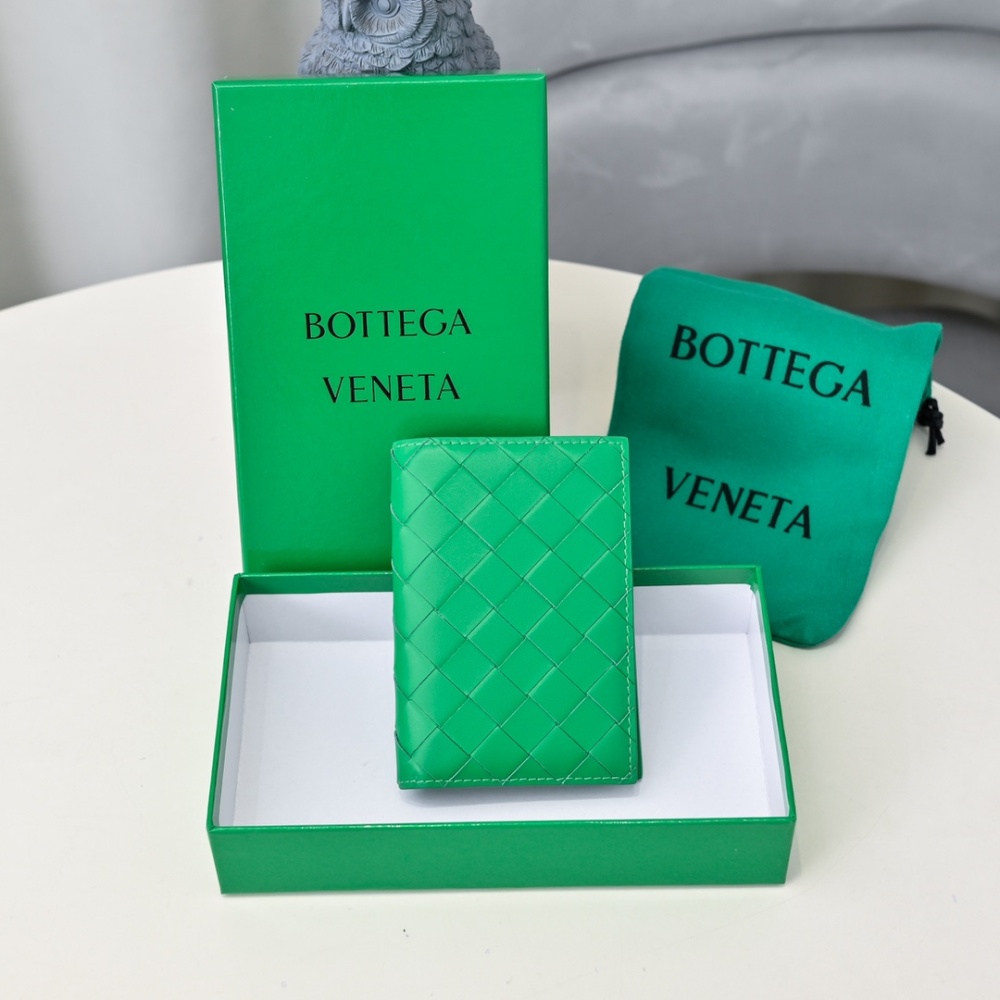 [보테가베네타] BOTTEGA VENATA-인트레치아토 여권 케이스 749954VCPP28425 (4 COLORS)SIZE  13.3cm x 9.5cm
