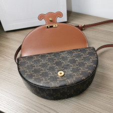 [셀린느]CELINE- 퀴르 트리옹프 베사체