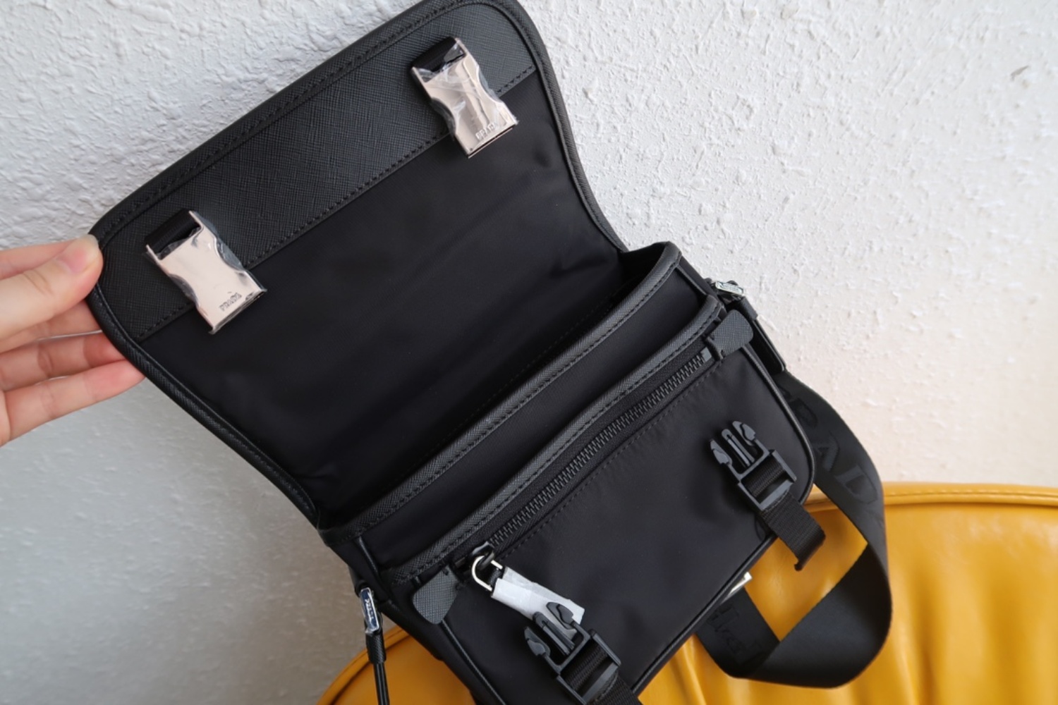 [프라다] PRADA-리나일론 및 사피아노 가죽 숄더백