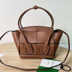 [보테가베네타] BOTTEGA VENETA 아르코백