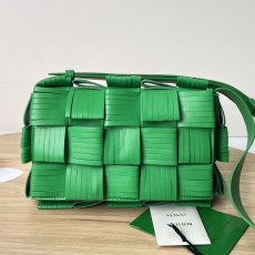 [보테가베네] BOTTEGA VENETA 카세트백