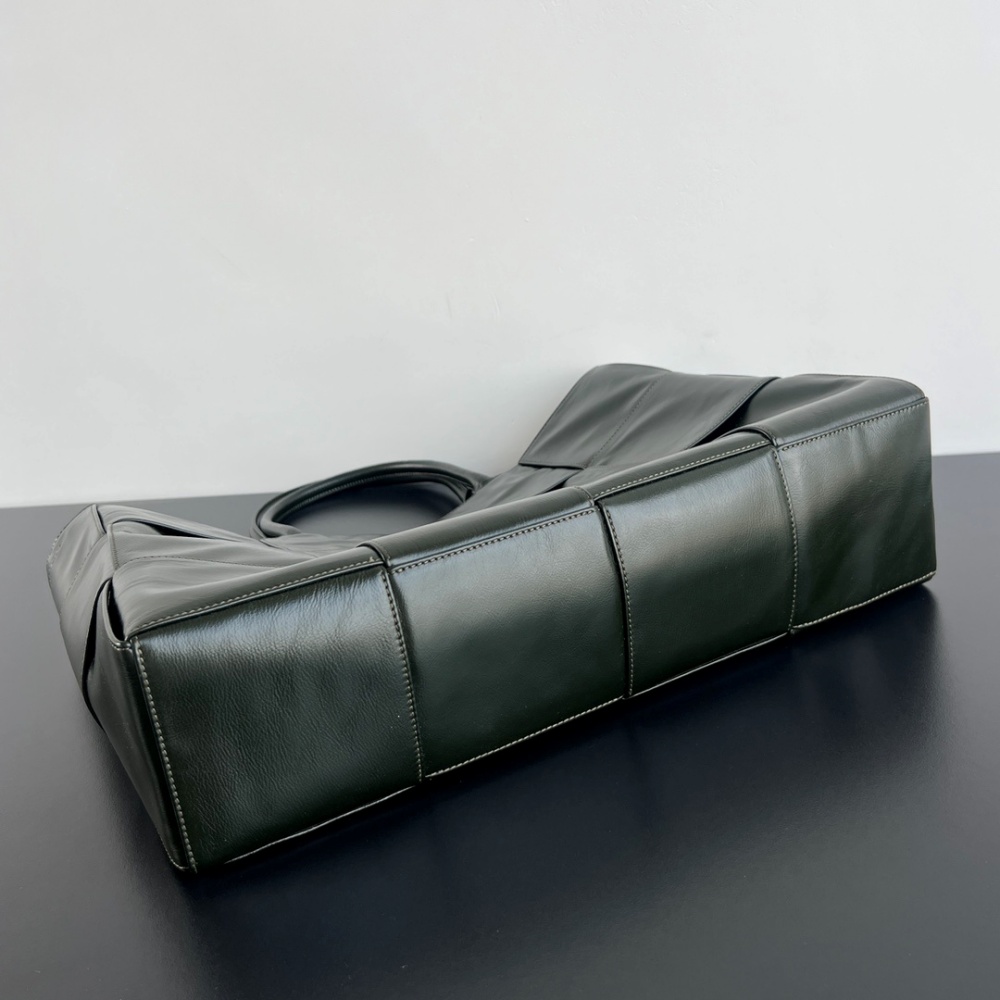 [보테가베네타] BOTTEGA VENETA 아르코램스킨라지토트백