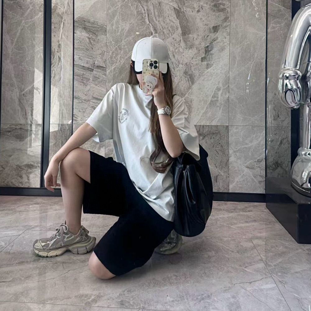 [발렌시아가] BALENCIAGA 키 배지 프린트 티셔츠