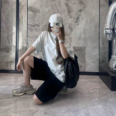 [발렌시아가] BALENCIAGA 키 배지 프린트 티셔츠