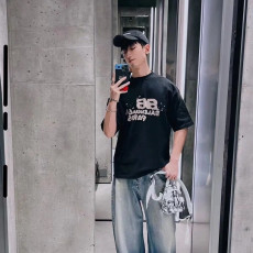 [발렌시아가] BALENCIAGA 더블 B 그래피티 프린트 티셔츠