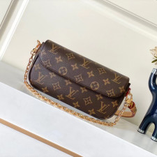 [루이비통]LOUIS VUITTON- 월릿 온 체인 아이비