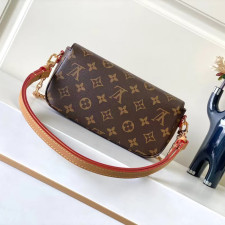 [루이비통]LOUIS VUITTON- 월릿 온 체인 아이비