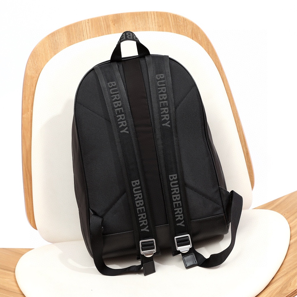 [버버리] Burberry Bag 버버리 블랙 클래식로고 공용 백팩 30.5 x 14.5 x 42.5 cm