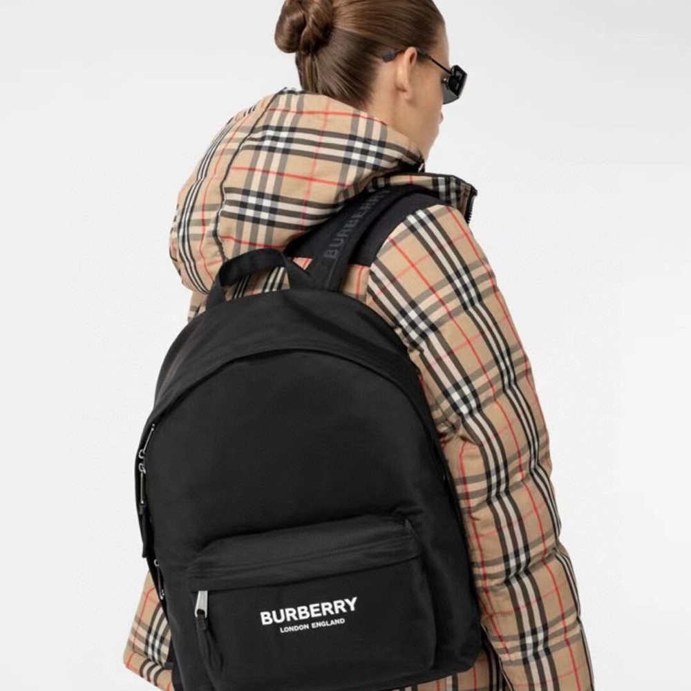 [버버리] Burberry Bag 버버리 블랙 클래식로고 공용 백팩 30.5 x 14.5 x 42.5 cm