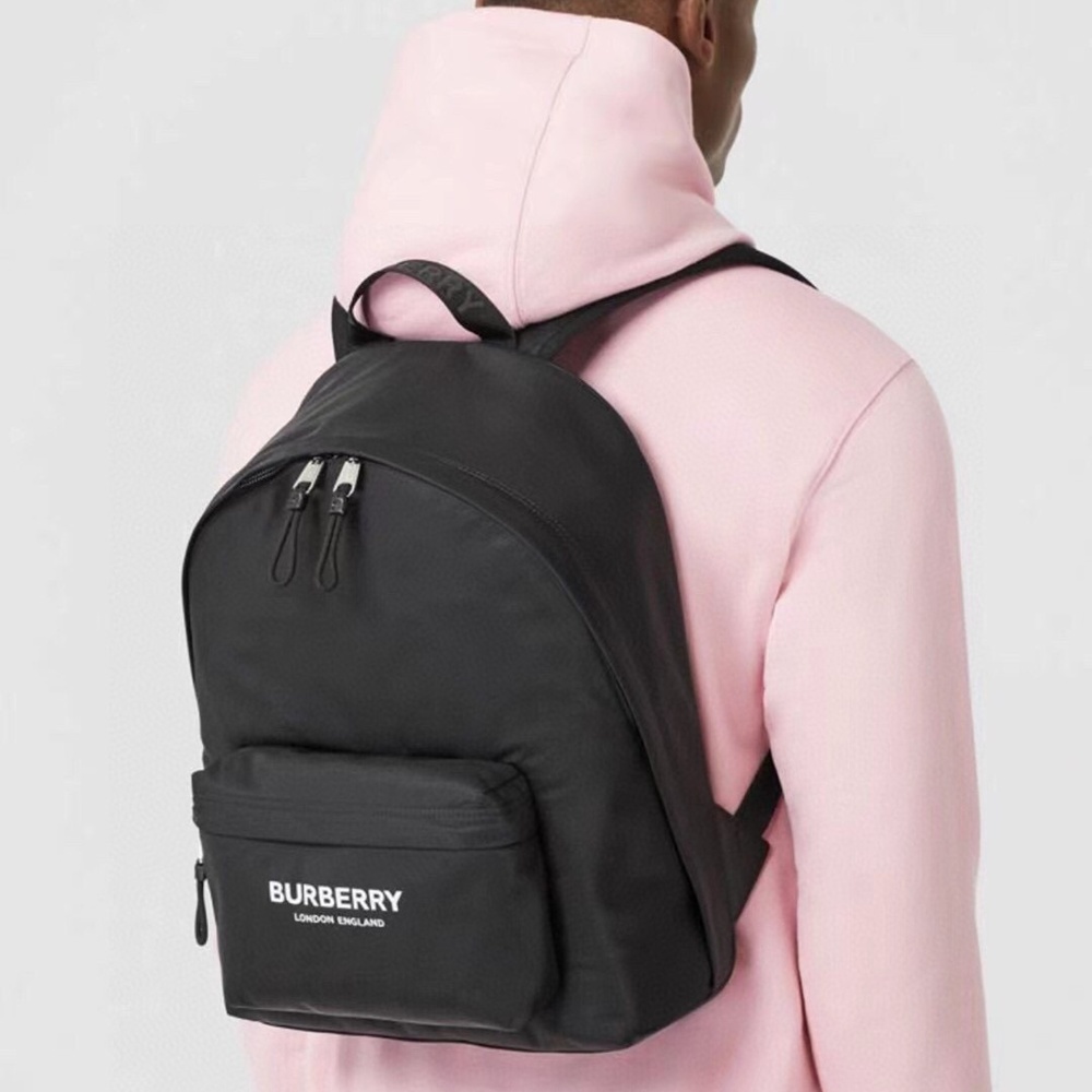 [버버리] Burberry Bag 버버리 블랙 클래식로고 공용 백팩 30.5 x 14.5 x 42.5 cm