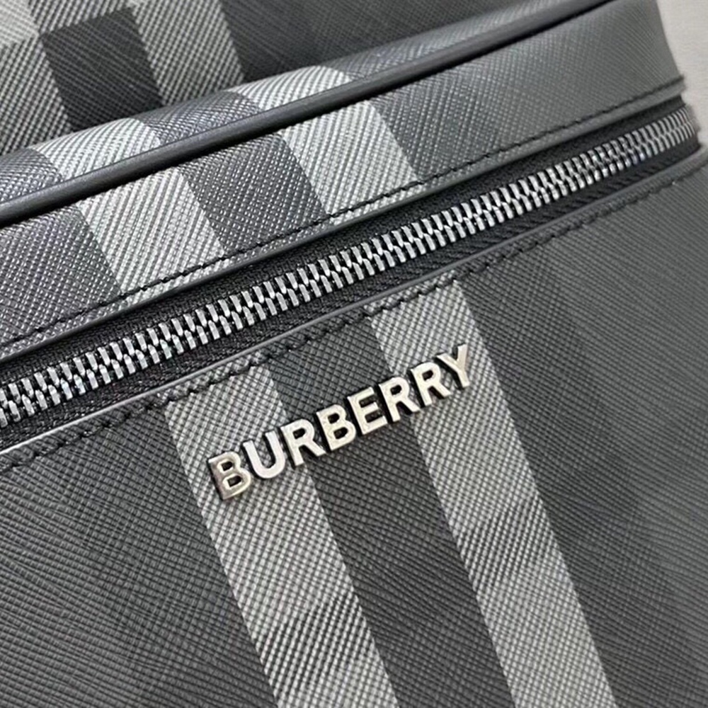 [버버리] Burberry Bag 버버리 블랙 클래식로고 공용 백팩 30.5 x 14.5 x 42.5 cm
