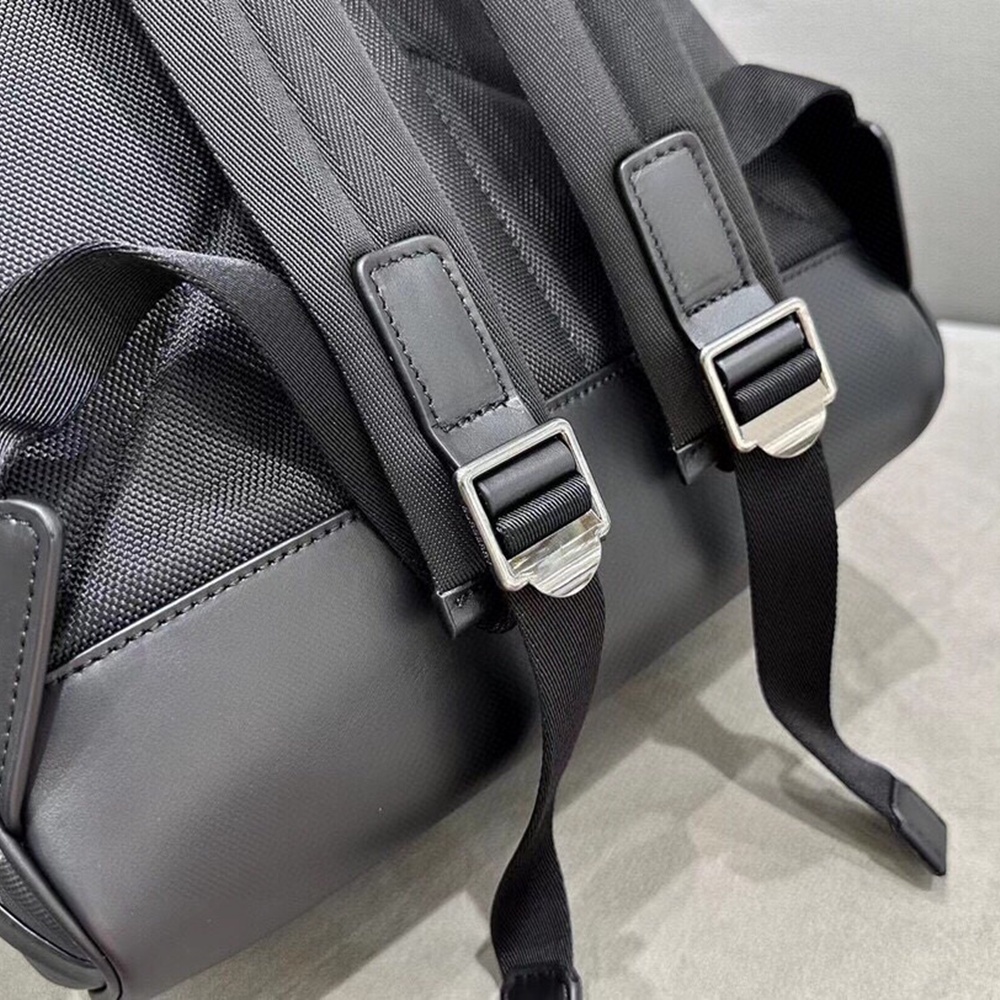 [버버리] Burberry Bag 버버리 블랙 클래식로고 공용 백팩 30.5 x 14.5 x 42.5 cm