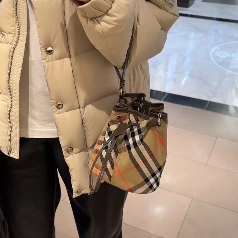 [버버리] Burberry Bag 버버리 체크 스몰 버킷백 16x10.5x18cm 17.5x10