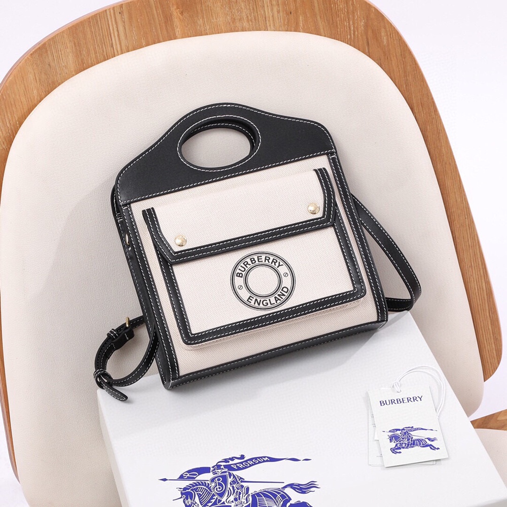 [버버리] Burberry Bag 버버리 호스페리 로고 캔버스 레더 미니 포켓백 19X15X5cm 23X26cm (