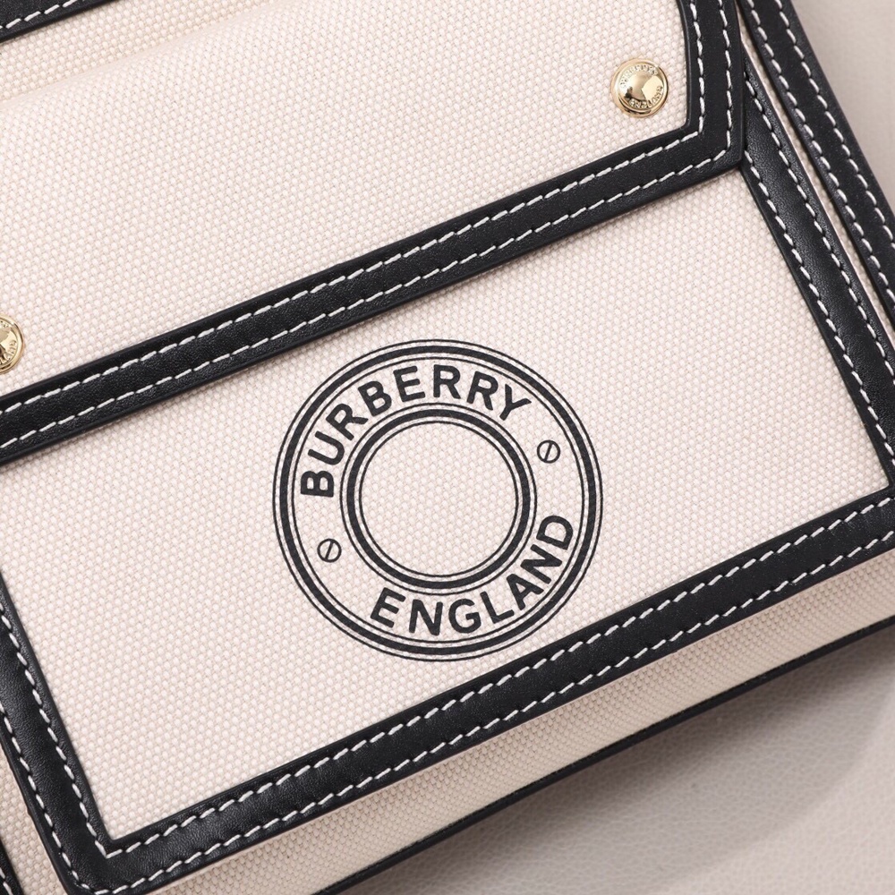 [버버리] Burberry Bag 버버리 호스페리 로고 캔버스 레더 미니 포켓백 19X15X5cm 23X26cm (