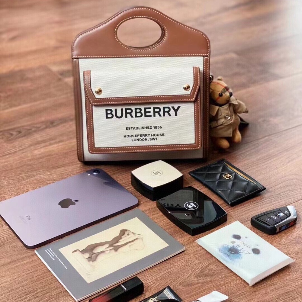 [버버리] Burberry Bag 버버리 호스페리 로고 캔버스 레더 미니 포켓백 19X15X5cm 23X26cm
