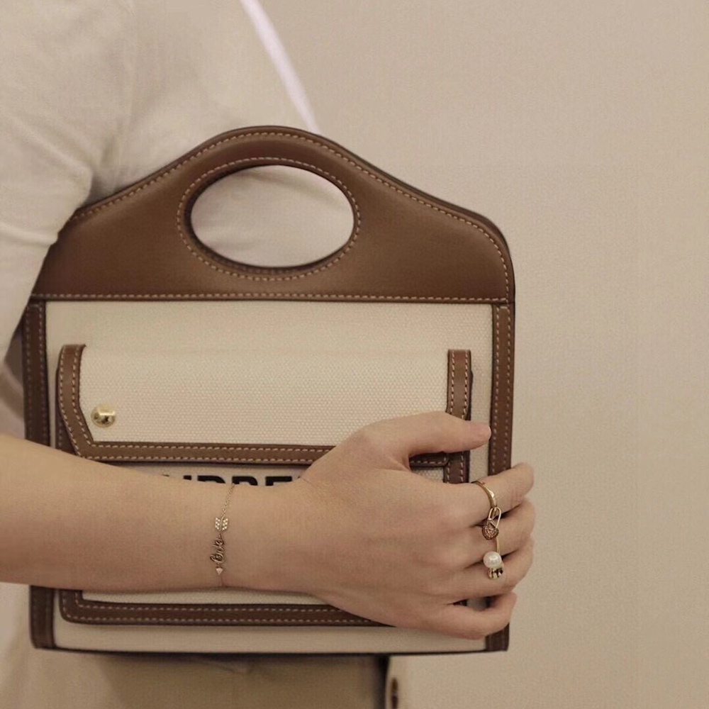 [버버리] Burberry Bag 버버리 호스페리 로고 캔버스 레더 미니 포켓백 19X15X5cm 23X26cm