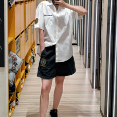 [발렌시아가] BALENCIAGA 로고 배지 스트레이트 쇼츠