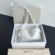 [보테가베네타] BOTTEGA VENETA 스몰핸들루프백
