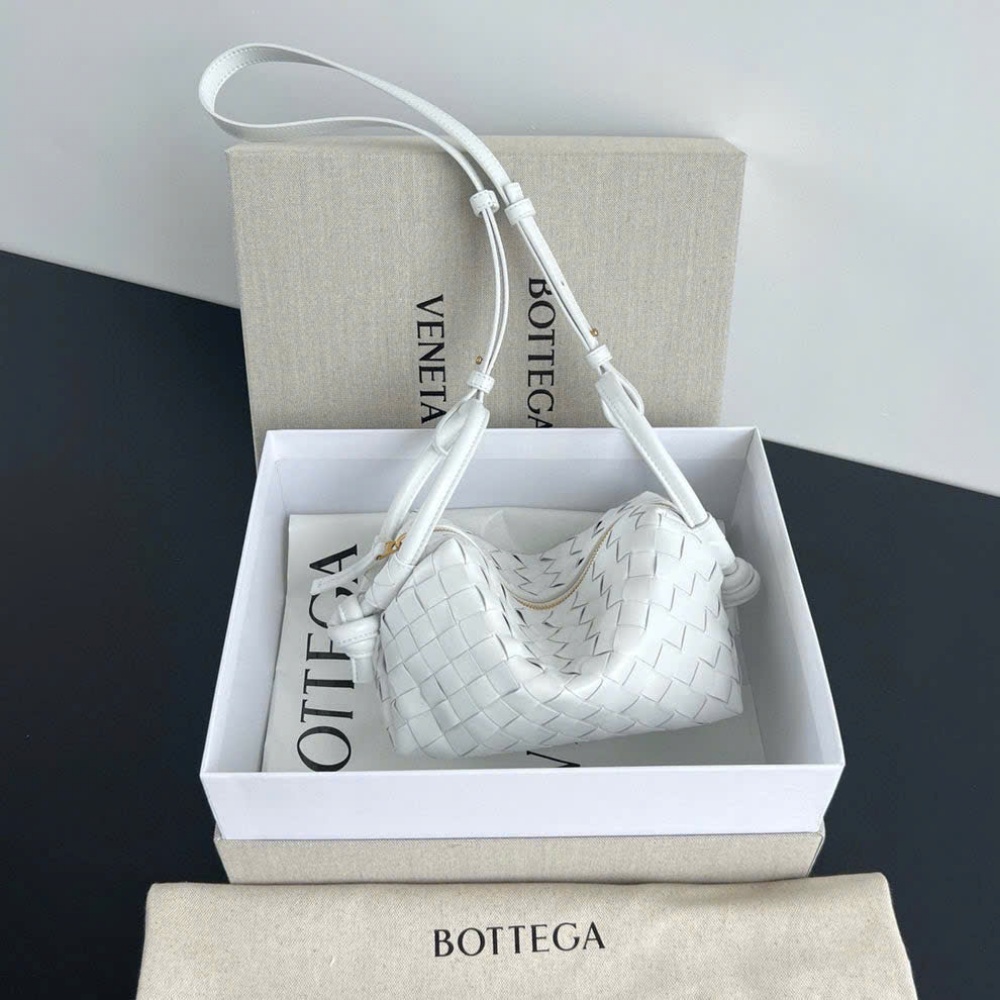 [보테가베네타] BOTTEGA VENETA 스몰핸들루프백