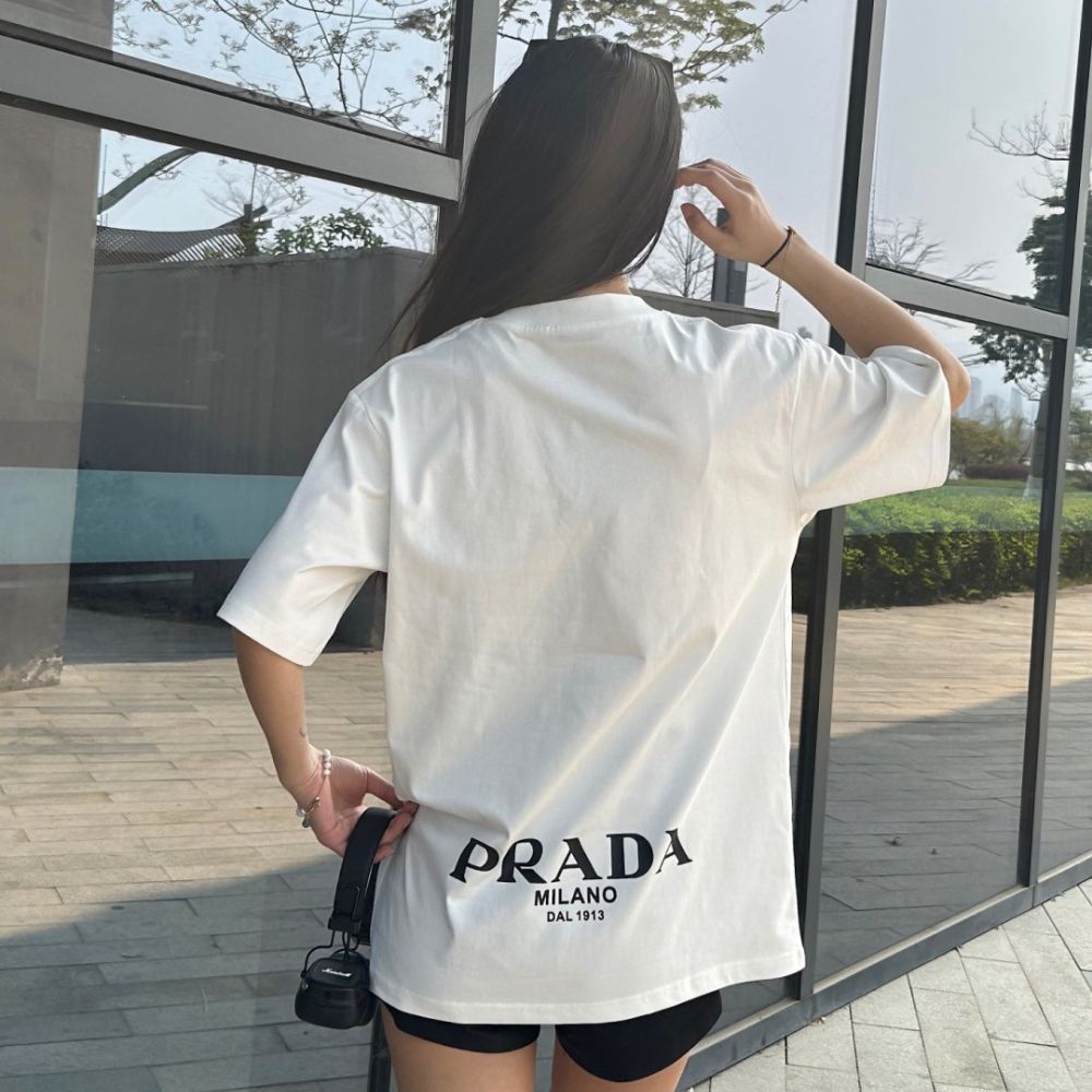[프라다] PRADA 트라이앵글 체스트 로고 티셔츠